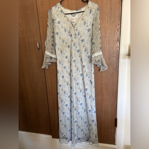 Vintage 90s Dress with Bell Sleeves - Picture 1 of 3